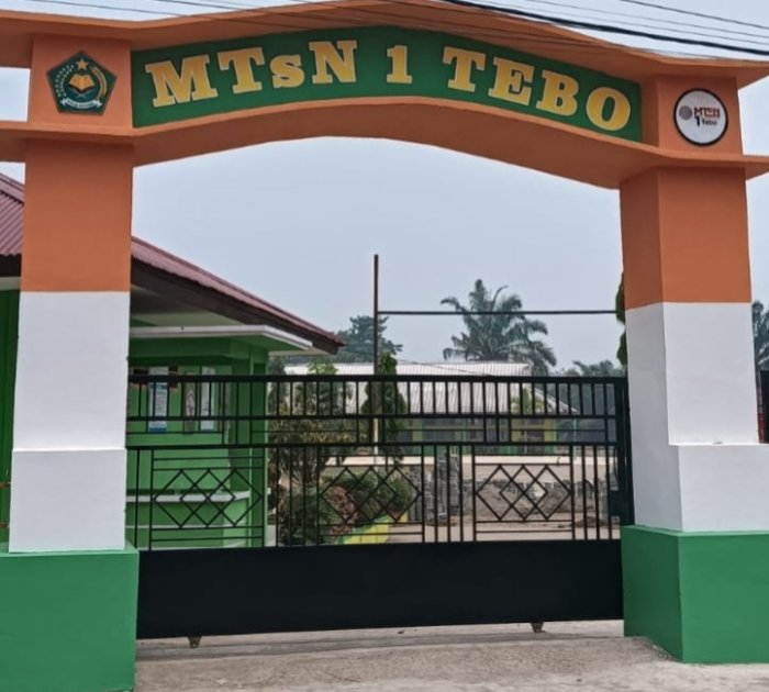 MTsN 1 Tebo Percantik Wajah Madrasah dengan Membangun Pintu Gapura Megah*