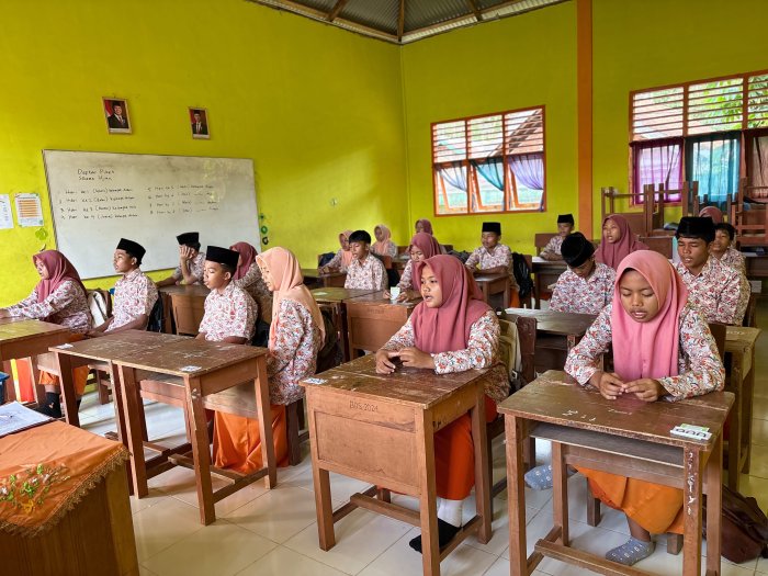MTsN 1 Tebo Awali Ujian dengan Doa dan Shalawat
