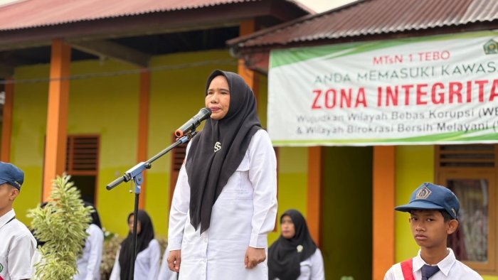 Kelas 9D Sukses Pimpin Upacara Bendera di Tebo Kelas 9D Sukses Pimpin Upacara Bendera di Tebo