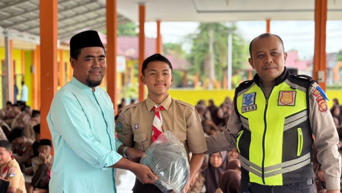 Satlantas  Polres Tebo Sosialisasikan Tertib Lalu Lintas di MTsN 1 Tebo 