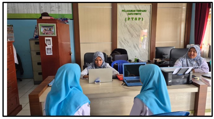 Wujudkan Pelayanan Prima, PTSP MTsN 1 Tebo Berikan Layanan Sigap dan Ramah bagi Siswa Wujudkan Pelayanan Prima, PTSP MTsN 1 Tebo Berikan Layanan Sigap dan Ramah bagi Siswa