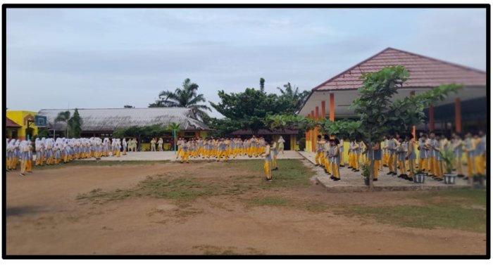 Lapangan Hijau MTsN 1 Tebo Cairkan Jarak: Senam Pagi Pererat Silaturahmi Guru dan Siswa Lapangan Hijau MTsN 1 Tebo Cairkan Jarak: Senam Pagi Pererat Silaturahmi Guru dan Siswa