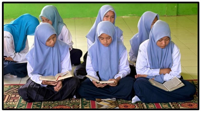 Gema Wahyu Illahi: Siswa MTsN 1 Tebo Antusias Ikuti Latihan Tilawah di Musholla Madrasah