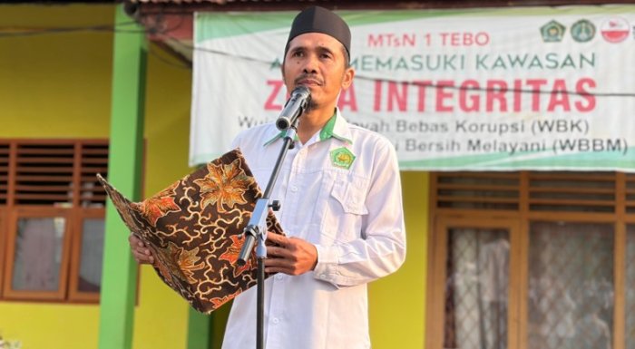 Jadi Pembina Upacara di Lapangan Hijau, Waka Kurikulum MTsN 1 Tebo Tekankan Pentingnya Formula NAFIT bagi Siswa Jadi Pembina Upacara di Lapangan Hijau, Waka Kurikulum MTsN 1 Tebo Tekankan Pentingnya Formula NAFIT bagi Siswa