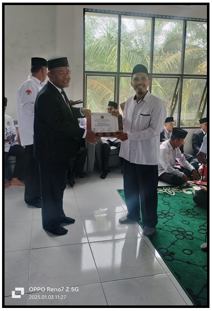 GURU MTs N 1 TEBO RAIH JUARA 1 GURU BERPRESTASI TINGKAT MTs PADA HARI AMAL BAKTI KEMENTERIAN AGAMA KABUPATEN TEBO