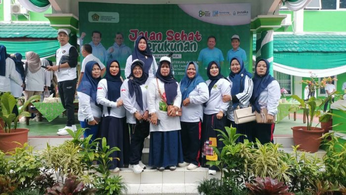 Kaur TU MTsN 1 Tebo Meriahkan Jalan Sehat Kerukunan
