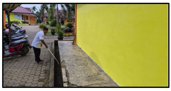 Wujudkan Lingkungan Belajar Nyaman, Staf Tata Usaha MTsN 1 Tebo Jadi Teladan Kedisiplinan Kebersihan Wujudkan Lingkungan Belajar Nyaman, Staf Tata Usaha MTsN 1 Tebo Jadi Teladan Kedisiplinan Kebersihan