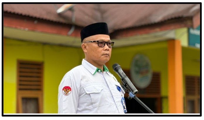 Tanamkan Kedisiplinan Sejak Dini, Pembina OSIM MTsN 1 Tebo Beri Motivasi di Lapangan Hijau