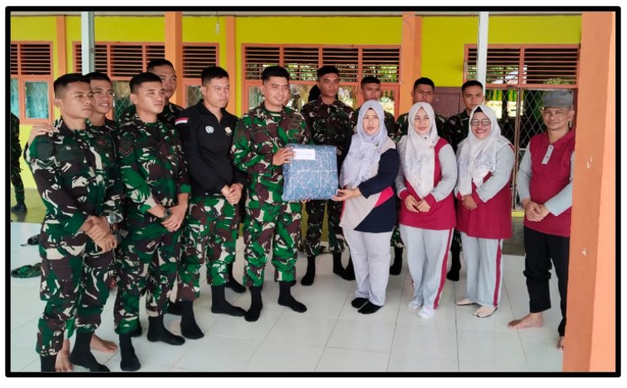 Sinergi dan Apresiasi: MTsN 1 Tebo Serahkan Cindera Mata kepada Anggota Brigif 035/Siginjai