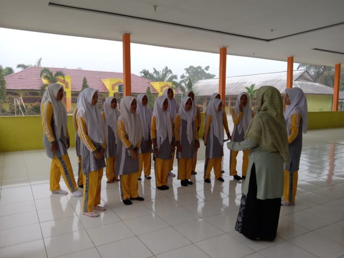 Lagu Indonesia Raya dan Mars Madrasah Bergema Penuh Semangat