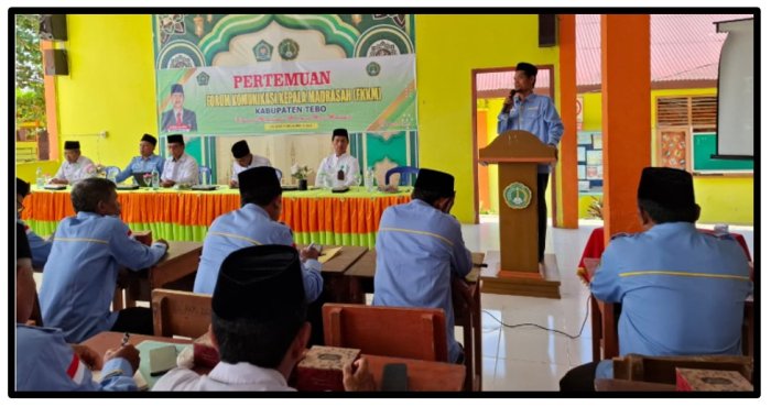 Kepala MTsN 1 Tebo Sampaikan Fokus Pengembangan Keagamaan dan Tantangan SDM di Hadapan FKKM