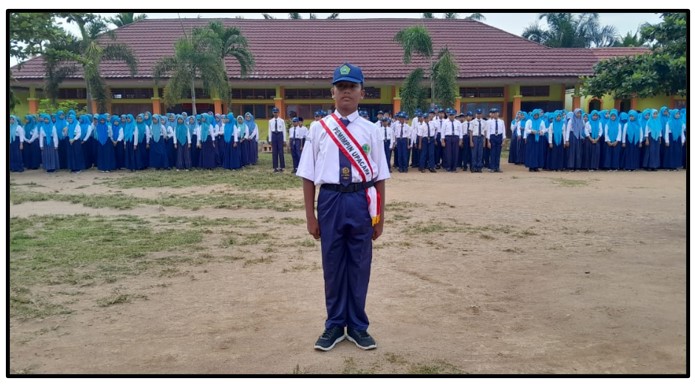 Komandan Upacara Razel Kurniawan Sukses Pimpin Upacara Bendera di MTsN 1 Tebo