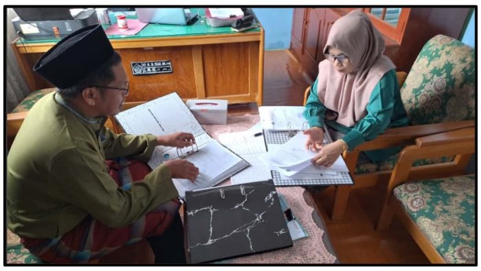 KEPALA TATA USAHA MTsN 1 TEBO ADAKAN SUPERVISI