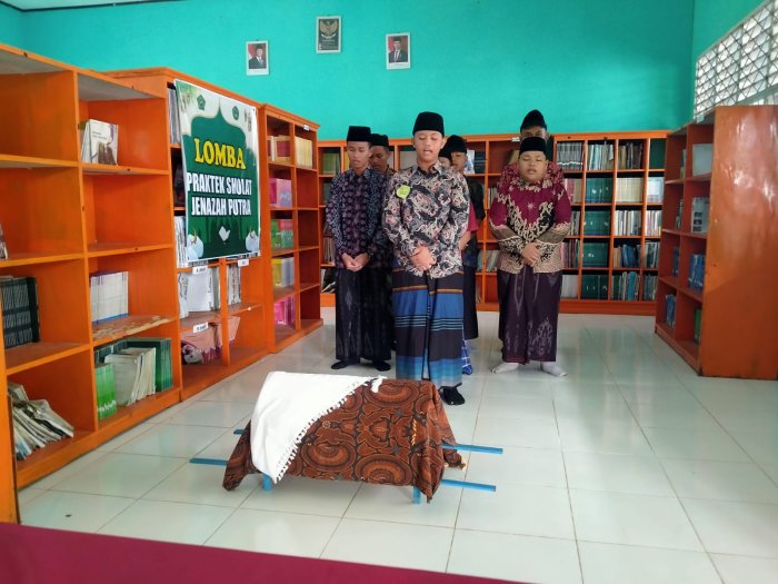 Praktek Lomba shalat Jenazah di MTsN 1 Tebo Praktek Lomba shalat Jenazah di MTsN 1 Tebo