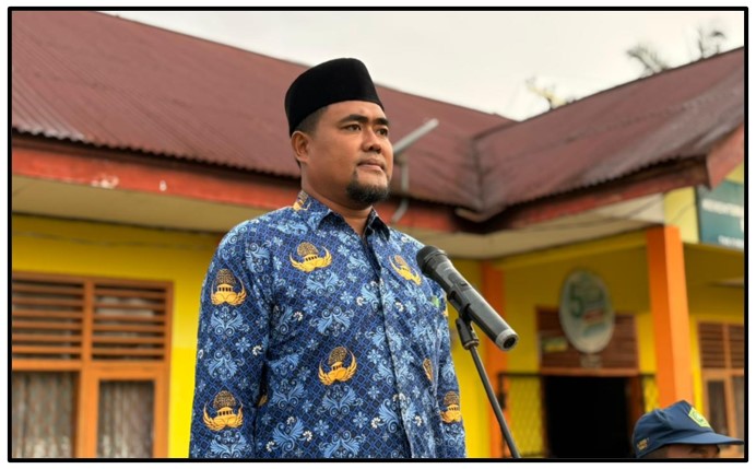 Kobarkan Semangat Disiplin, Majelis Guru dan Staf MTsN 1 Tebo Ikuti Upacara Bendera di Lapangan Hijau