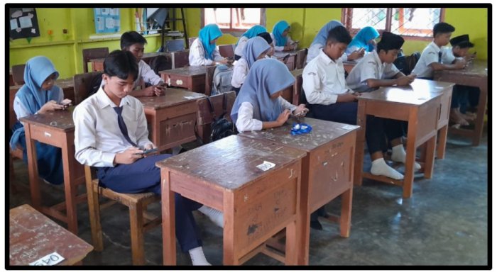 Penuh Semangat dan Teliti, Siswa MTsN 1 Tebo Antusias Ikuti Asesmen Semester Genap via Google Form