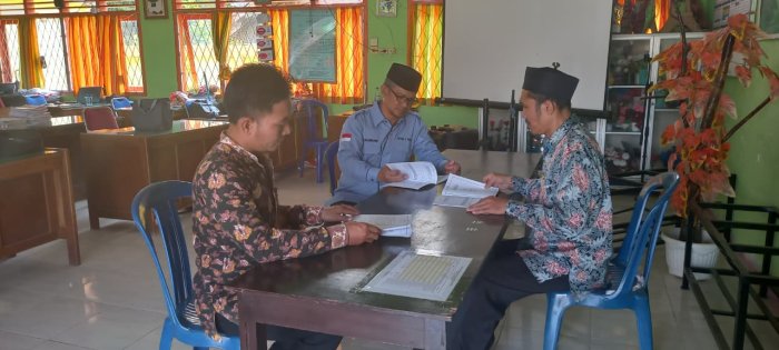 Guru Bahasa Arab MTsN 1 Tebo Mantapkan Penerapan Amtsilati bagi Kelas IX Guru Bahasa Arab MTsN 1 Tebo Mantapkan Penerapan Amtsilati bagi Kelas IX