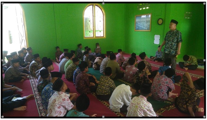 MTSN 1 TEBO BIASAKAN SISWA SISWI SHOLAT DHUHA SEBELUM KBM DIMULAI 