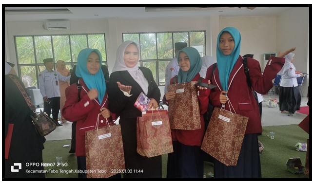 MTS N 1 TEBO RAIH JUARA 1 DALAM LOMBA SYARHIL QURâ€™AN TINGKAT MTS