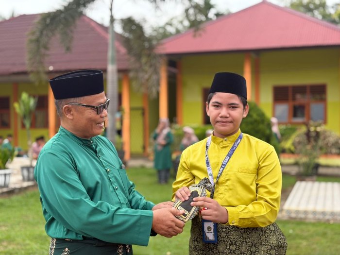Tiga Siswa MTsN 1 Tebo Raih Apresiasi di Kuis Hardiknas