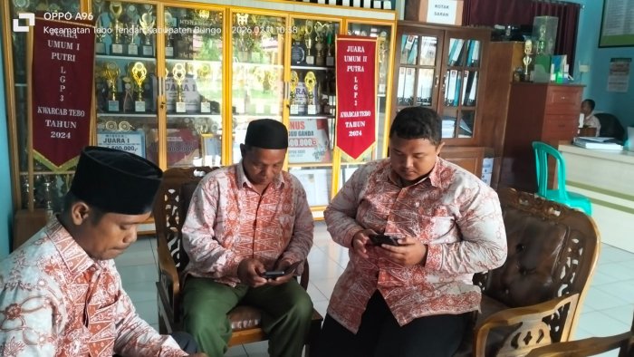 Pegawai Paruh Waktu MTsN 1 Tebo Lengkapi Dokumen Pembayaran Upah Pegawai Paruh Waktu MTsN 1 Tebo Lengkapi Dokumen Pembayaran Upah