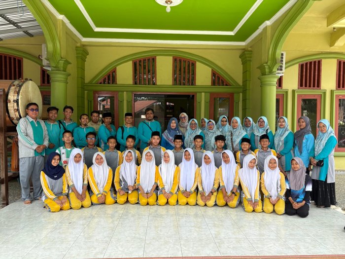 Sambut Ramadhan, Guru dan OSIM kompak Membersihkan Masjid Tauladan di Sumber Sari Sambut Ramadhan, Guru dan OSIM kompak Membersihkan Masjid Tauladan di Sumber Sari