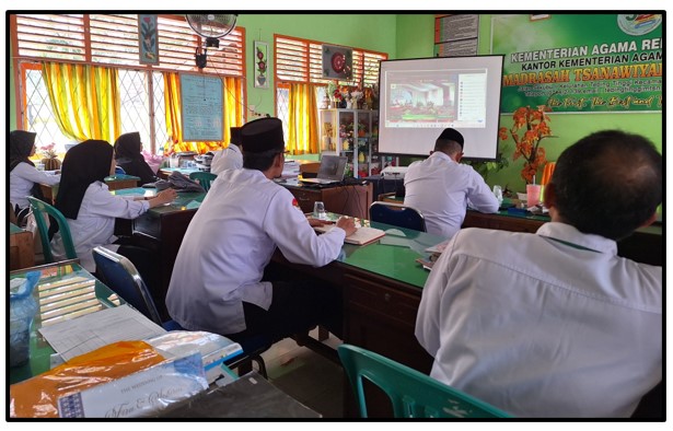 KEPALA MTSN 1 TEBO DAN TIM ZONA INTEGRITAS MADRASAH IKUTI RAPAT MELALUI ZOOM MEETING