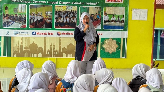 Matangkan TKA Kepala MTsN 1 Tebo Berikan Pengarahan kepada Peserta