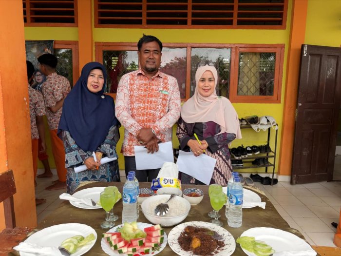Siswa MTsN 1 Tebo Gelar Ujian Praktik Penyajian Makanan