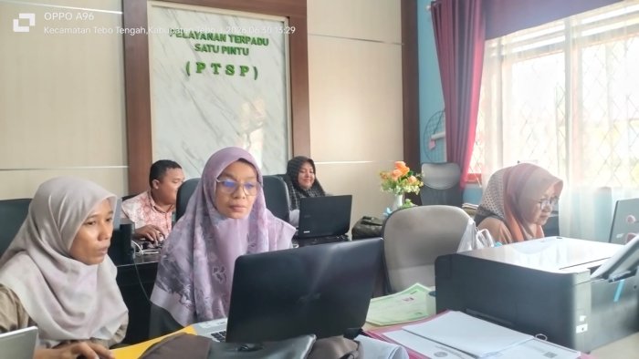 Tendik MTsN 1 Tebo Optimis Selesaikan Laporan e-Kinerja Triwulan 2