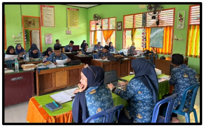 Matangkan Persiapan Semester Ganjil, Kepala MTsN 1 Tebo Gelar Rapat Pembagian Tugas Bersama Majelis Guru dan Karyawan