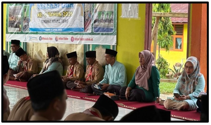 Wujudkan Generasi Religius, Siswa Kelas VIII.D MTsN 1 Tebo Pimpin Kegiatan Keagamaan di Aula