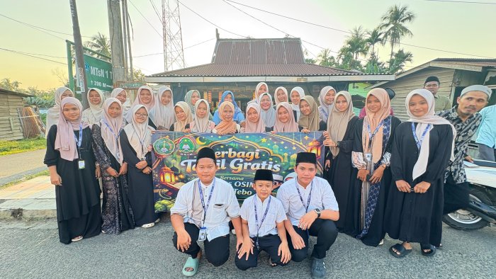 OSIM MTsN 1 Tebo  Tingkatkan Kepedulian Sosial Melalui Berbagi Takjil