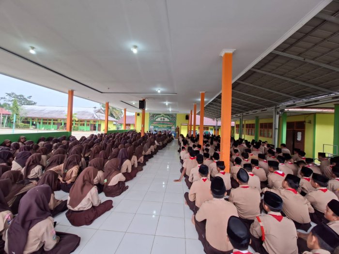 MTsN 1 Tebo Gelar Muhadharah Tiga Bahasa Setiap Jumat Kedua MTsN 1 Tebo Gelar Muhadharah Tiga Bahasa Setiap Jumat Kedua