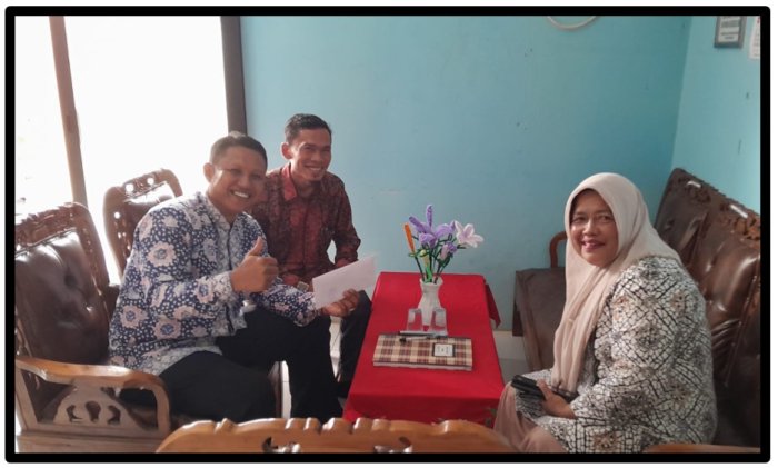 Sinergi Antar-Madrasah: Guru MI Tarbiyah Islamiyah Koordinasi dengan Ketua PSMB MTsN 1 Tebo Terkait SKL Siswa Baru