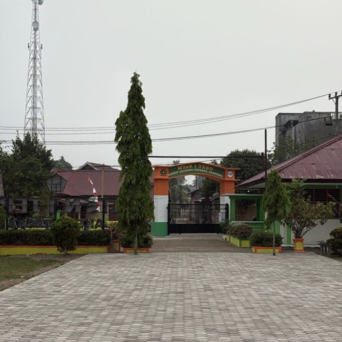 MTsN 1 Tebo Perbaiki Akses Madrasah dengan Konblok