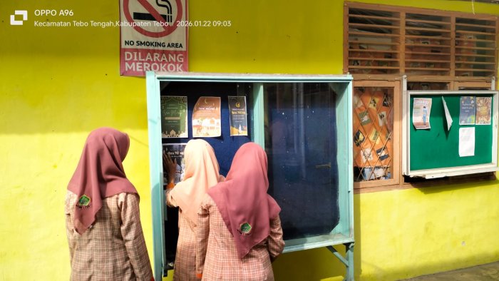 Mading MTsN 1 Tebo Pilihan Literasi Siswa