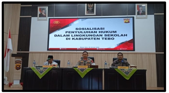 Tingkatkan Kesadaran Hukum, Waka Kurikulum MTsN 1 Tebo Hadiri Sosialisasi di Polres Tebo Tingkatkan Kesadaran Hukum, Waka Kurikulum MTsN 1 Tebo Hadiri Sosialisasi di Polres Tebo
