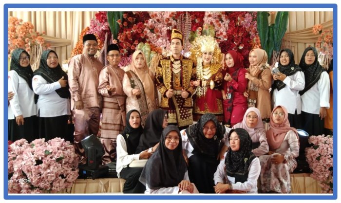 Pererat Silaturahmi, Keluarga Besar MTsN 1 Tebo Hadiri Pernikahan Putri Kepala Kankemenag Tebo