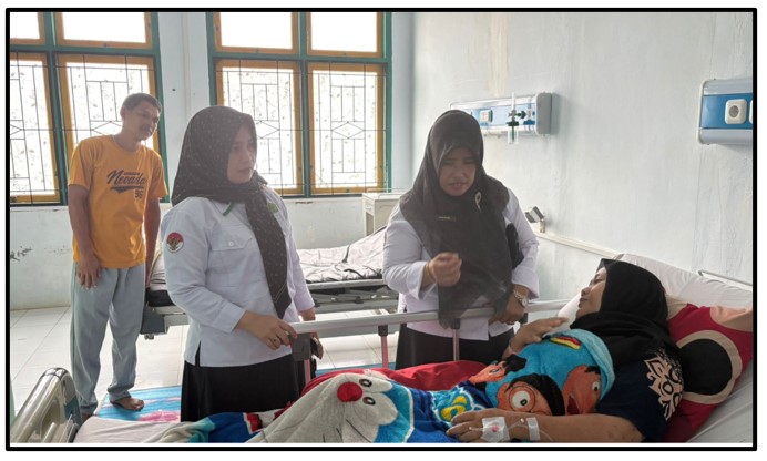 Wujud Kepedulian Sesama, Kepala MTsN 1 Tebo Beserta Majelis Guru Jenguk Rekan Sejawat di Rumah Sakit Wujud Kepedulian Sesama, Kepala MTsN 1 Tebo Beserta Majelis Guru Jenguk Rekan Sejawat di Rumah Sakit