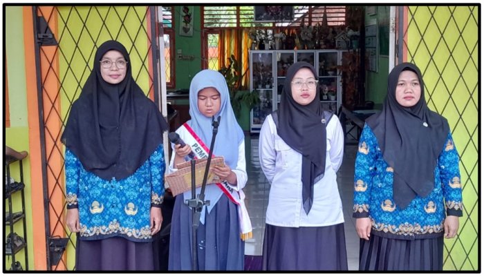 Kelas VII.E Tunjukkan Kedisiplinan, Upacara Pagi Tekankan Budaya Bersih Kelas VII.E Tunjukkan Kedisiplinan, Upacara Pagi Tekankan Budaya Bersih