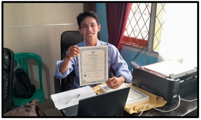 Pastikan Data Akurat, Staf TU MTsN 1 Tebo Muhammad Apriza Selesaikan Pencetakan Ijazah Siswa Lulusan Pastikan Data Akurat, Staf TU MTsN 1 Tebo Muhammad Apriza Selesaikan Pencetakan Ijazah Siswa Lulusan