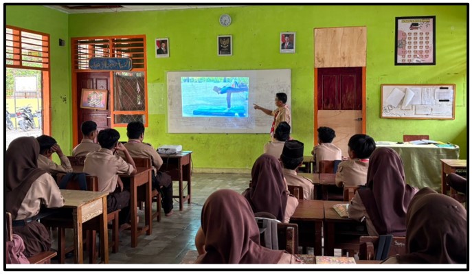 Inovatif! Guru Olahraga MTsN 1 Tebo Gunakan Media Pembelajaran Sebelum Praktik Lapangan