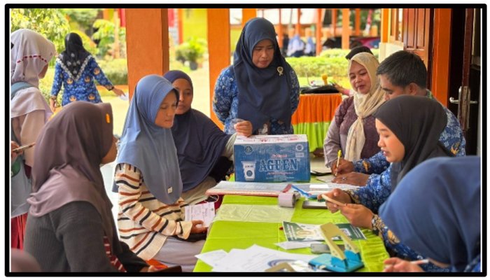 Pastikan Layanan Prima, Kepala MTsN 1 Tebo Hj. Elya Pitri Cek Langsung Kesiapan Panitia PSMB