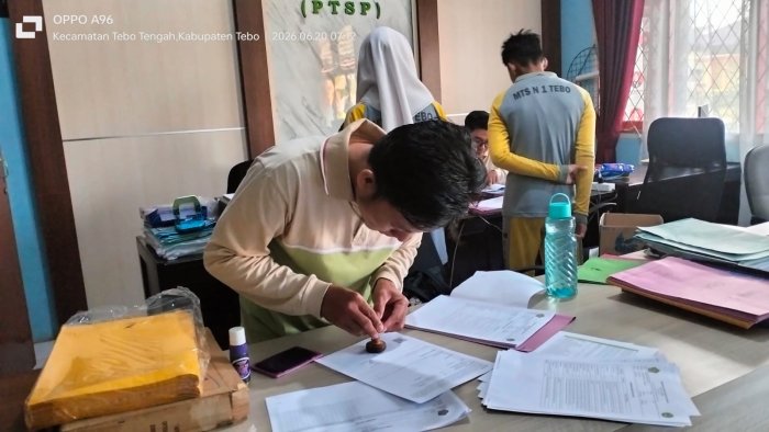 MTsN 1 Tebo Selesaikan Cetak Rapor Digital Semester Genap