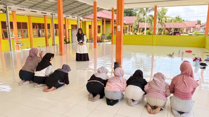 Kepala MTsN 1 Tebo Tinjau Latihan Sanggar Tari Siswa