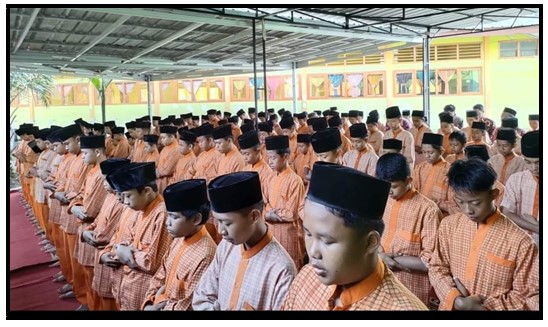 PROGRAM UNGGULAN DZUHUR BERJAMAAH MTS N 1 TEBO: MEMUPUK KEIMANAN DAN KEDISIPLINAN SISWA PROGRAM UNGGULAN DZUHUR BERJAMAAH MTS N 1 TEBO: MEMUPUK KEIMANAN DAN KEDISIPLINAN SISWA