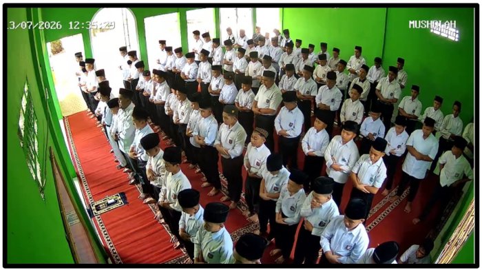 Tingkatkan Ketakwaan, MTsN 1 Tebo Gelar Shalat Dzuhur Berjamaah Pasca Pembelajaran Daring Akibat Asap Tingkatkan Ketakwaan, MTsN 1 Tebo Gelar Shalat Dzuhur Berjamaah Pasca Pembelajaran Daring Akibat Asap