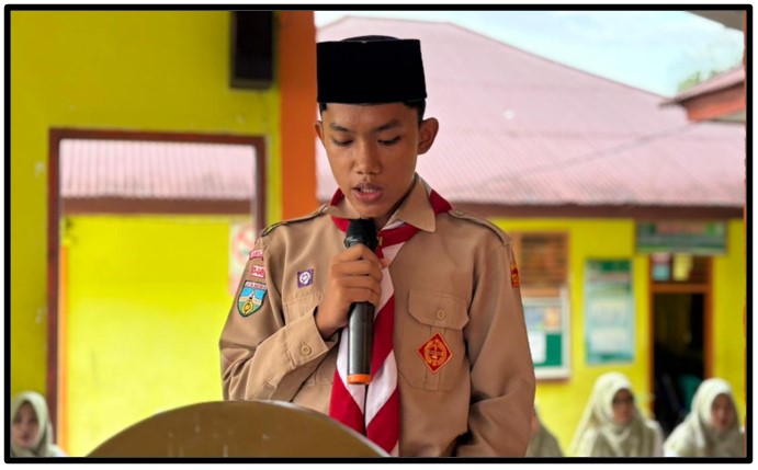 Guncang Aula Madrasah, Siswa IX.E MTsN 1 Tebo Gelar Muhadoroh Tiga Bahasa