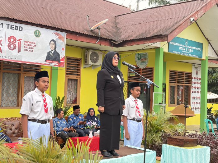 KEMBAR GIBRAN & GIBRAL MTsN 1 TEBO TAMPIL BERBEDA DI UPACARA HUT RI KE-81 KEMBAR GIBRAN & GIBRAL MTsN 1 TEBO TAMPIL BERBEDA DI UPACARA HUT RI KE-81